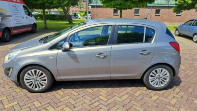 Opel-Corsa-2012-1.4 L-74 kW-101pk-219000km-Nav-Airco-5 deurs-Cruise Control - Image 4
