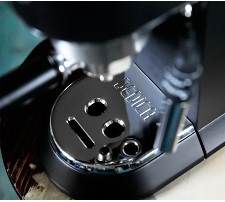 Delonghi Semi-automatic Espresso Machine 15Bar Household Coffee Maker 1-2 Cups Coffee Milk Foam Machine EC685