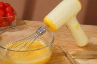 Modern Minimalist Home Electric Hand Mixer: High-Speed Egg Beater, Coffee Milk Frother & Cake Baking Tool with Built-in Battery