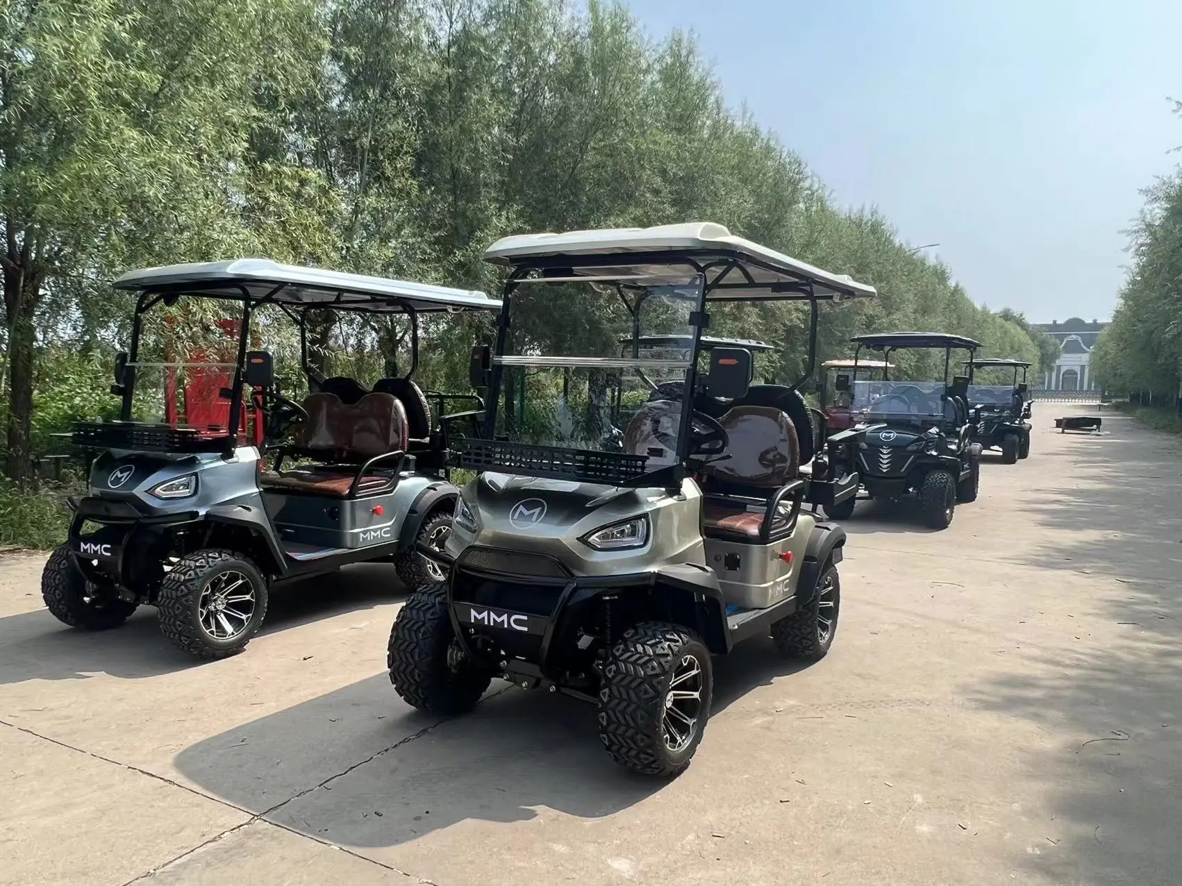 Luxurious Classic Scenic Mini Tourist Car 4-Seater Electric Golf Cart 72V Electric Shuttle Bus-Sightseeing Car
