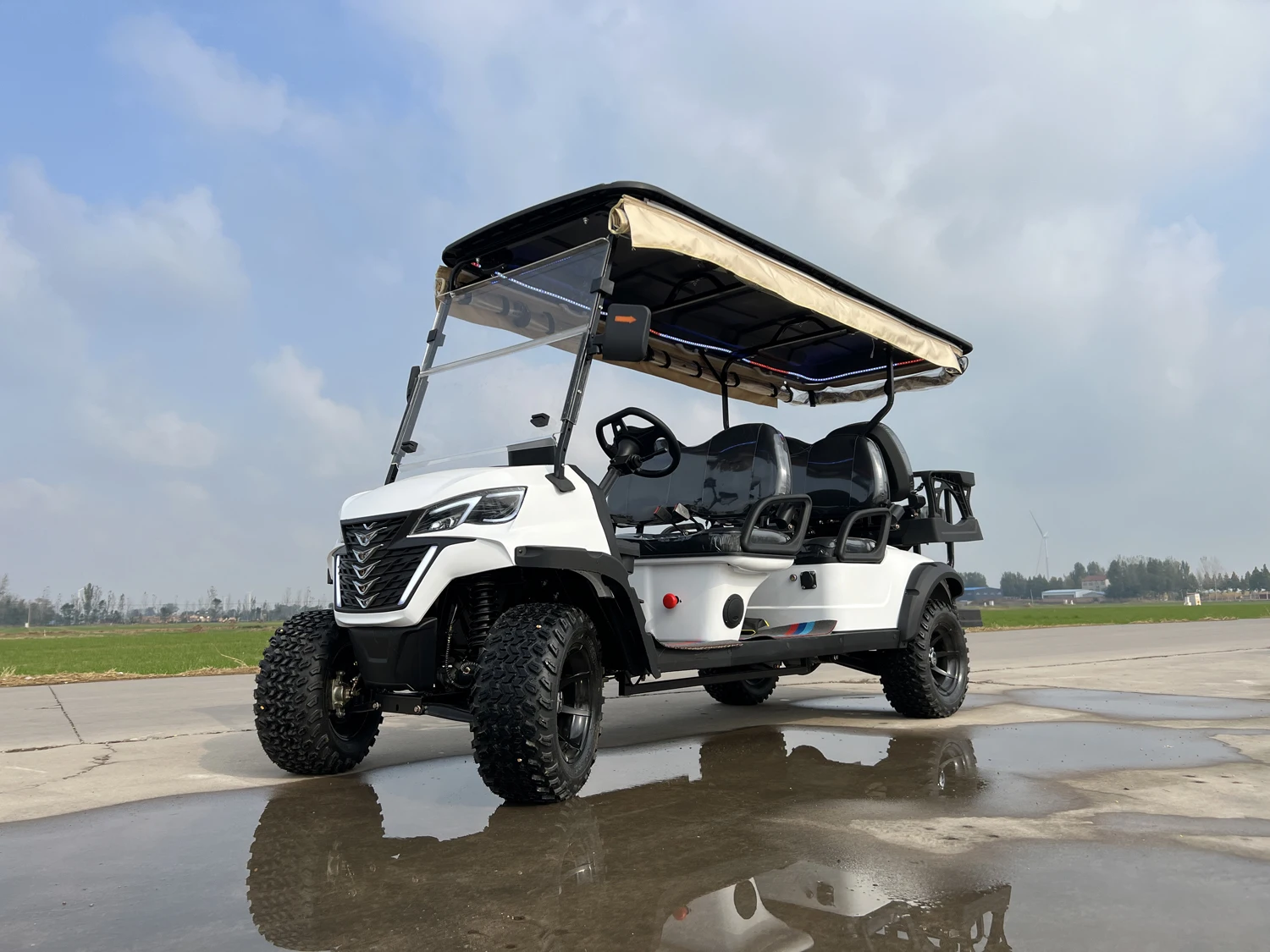 2025 Hot Selling Legal Customized Armor Paint 4 Seater Side by Side 4x4 UTV 60V 72V Lithium Battery Electric Golf Buggy Cart