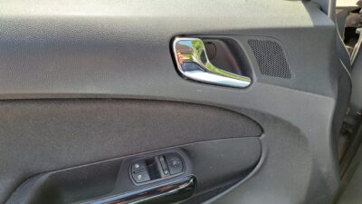 Opel-Corsa-2012-1.4 L-74 kW-101pk-219000km-Nav-Airco-5 deurs-Cruise Control - Image 3