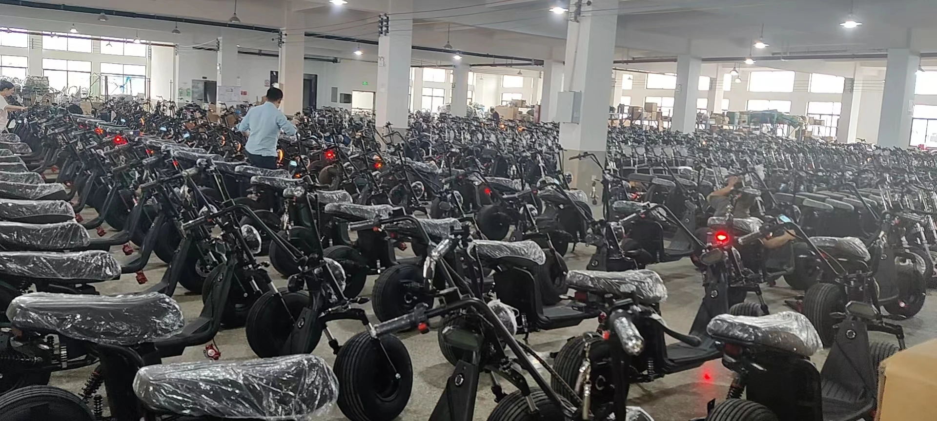 Mini Black Fat Tyre Electric Citycoco Scooter 60V12AH Motorbike E scooter 2000W Commuter electric scooter