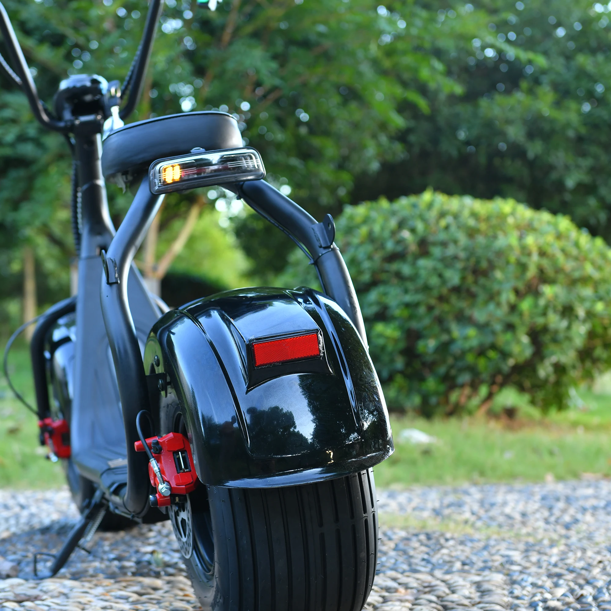 Mini Black Fat Tyre Electric Citycoco Scooter 60V12AH Motorbike E scooter 2000W Commuter electric scooter