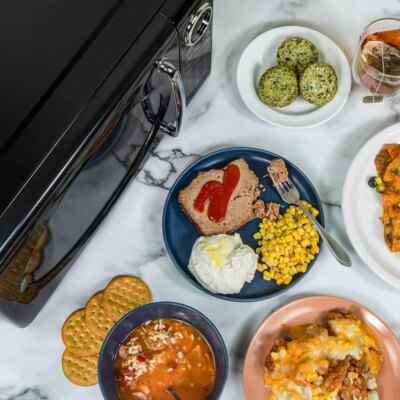 Compact Retro Microwave Oven 700 Watt Countertop Kitchen Appliance with Auto Cook Programs Digital Clock Child Safety Lock Glass - Image 4