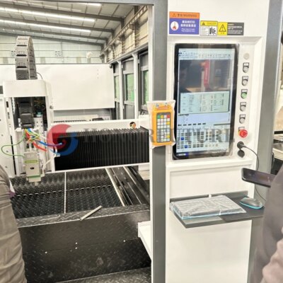 High Power 3015 Enclosed Fiber Laser Cutting Machine with Protection Cover 3kw 6kw for Metal Sheets - Image 2