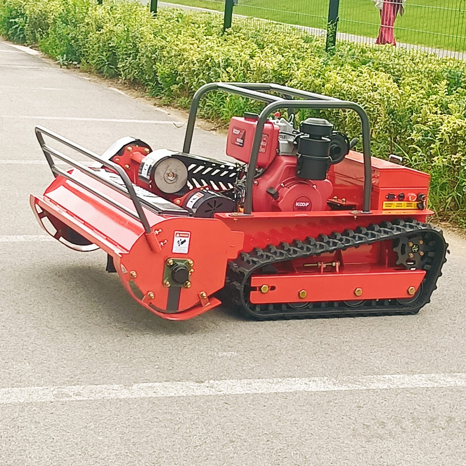 Diesel Engine Small Robot Grass Cutter Cutting Width 800mm 1000mm 1200mm Remote Control Crawler Lawn Mower