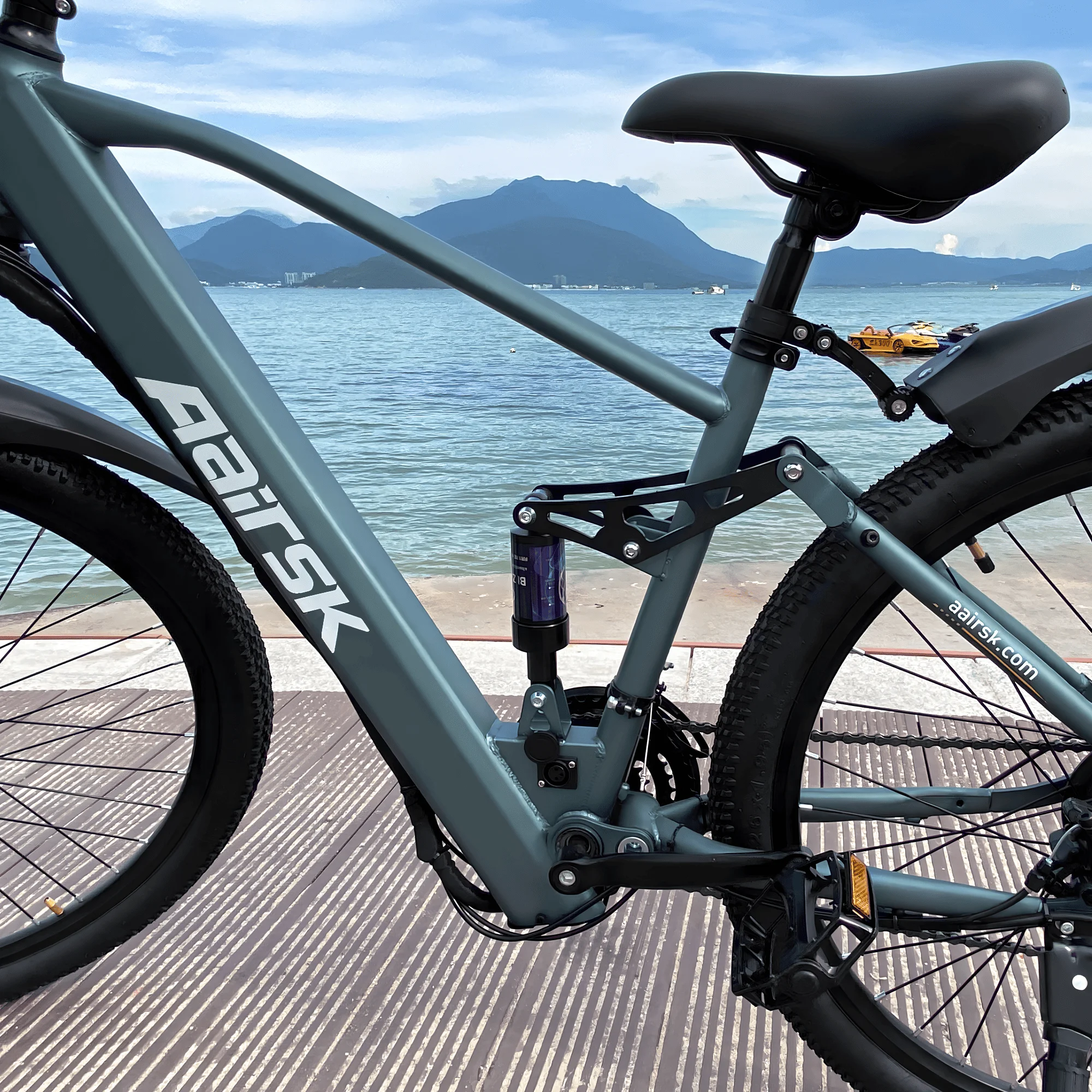 26'' Electric Bike for Adults,750W Peak Motor Mountain Ebike,25MPH Up to 40Miles,7-Speed,Shock Absorbers,Commuter E-Bike
