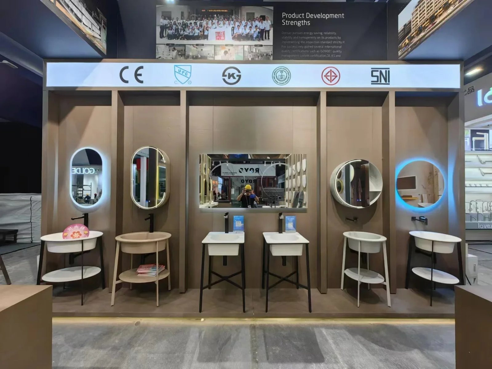 Fashion Oval Smart Mirror Defogging Bathroom Mirror with Light Led Vanity Mirror Wall Hanging Full Body Mirror Shower Mirror